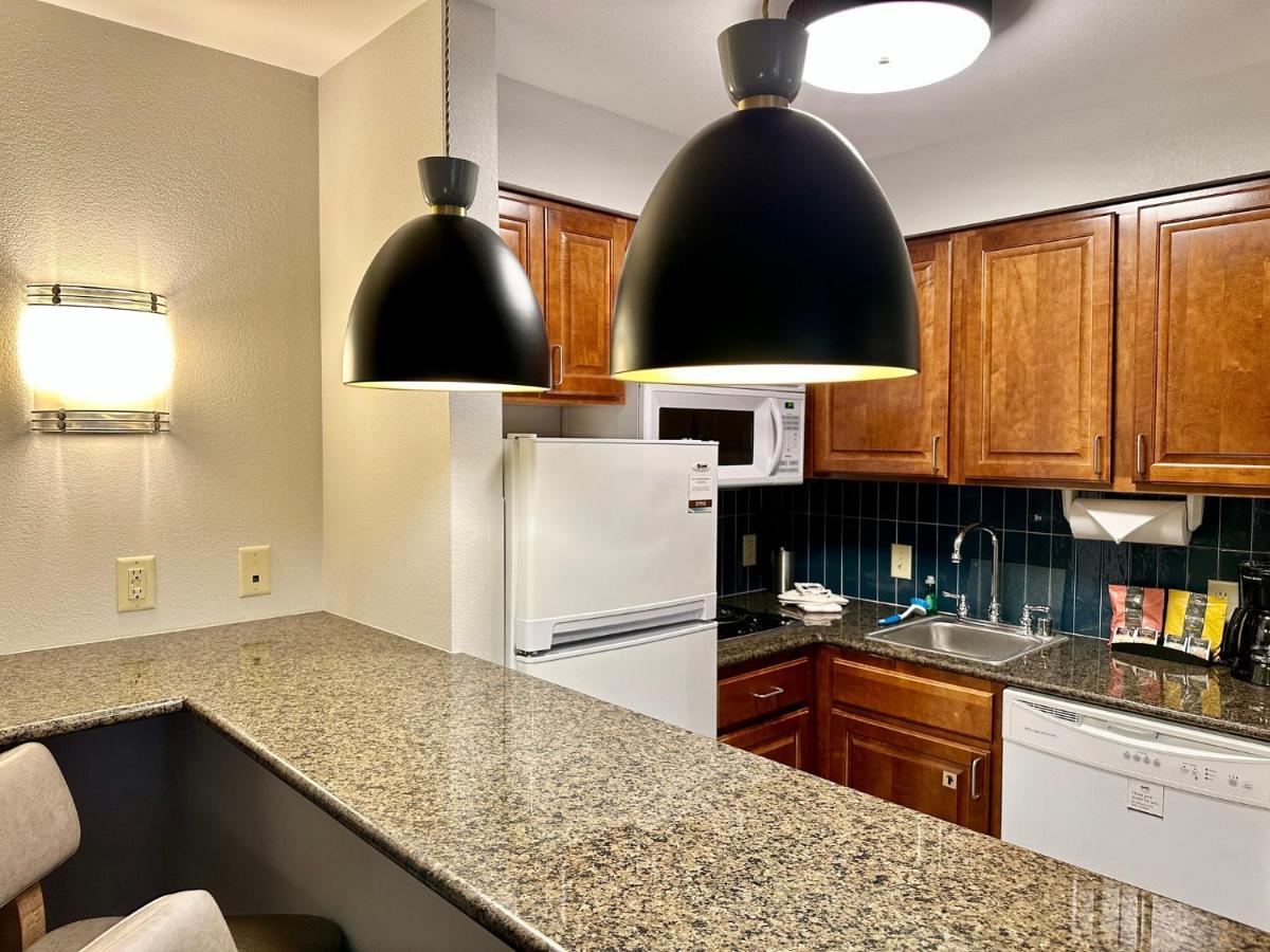 Staybridge Suites Milwaukee West-Oconomowoc By Ihg Exteriér fotografie
