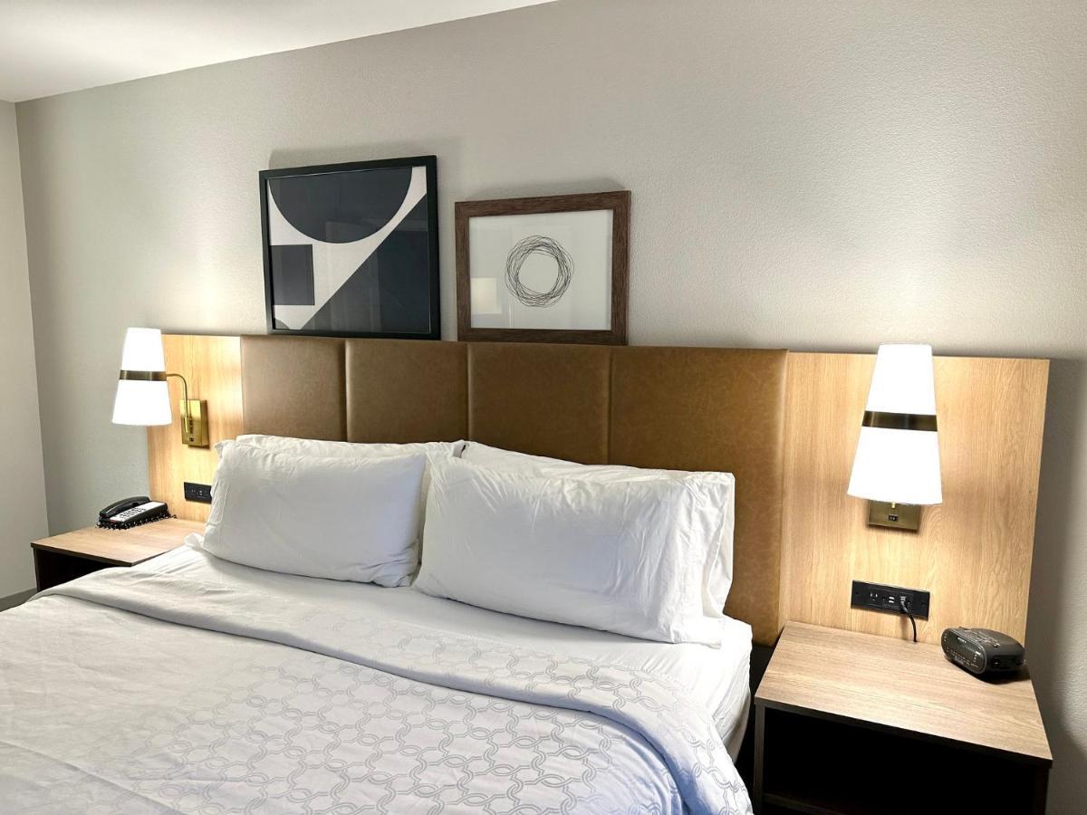 Staybridge Suites Milwaukee West-Oconomowoc By Ihg Exteriér fotografie