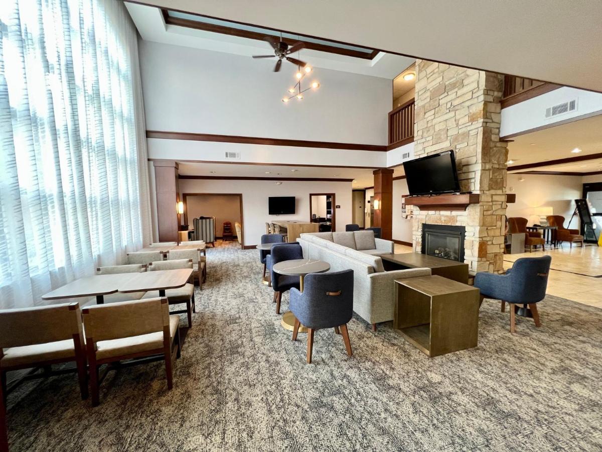 Staybridge Suites Milwaukee West-Oconomowoc By Ihg Exteriér fotografie