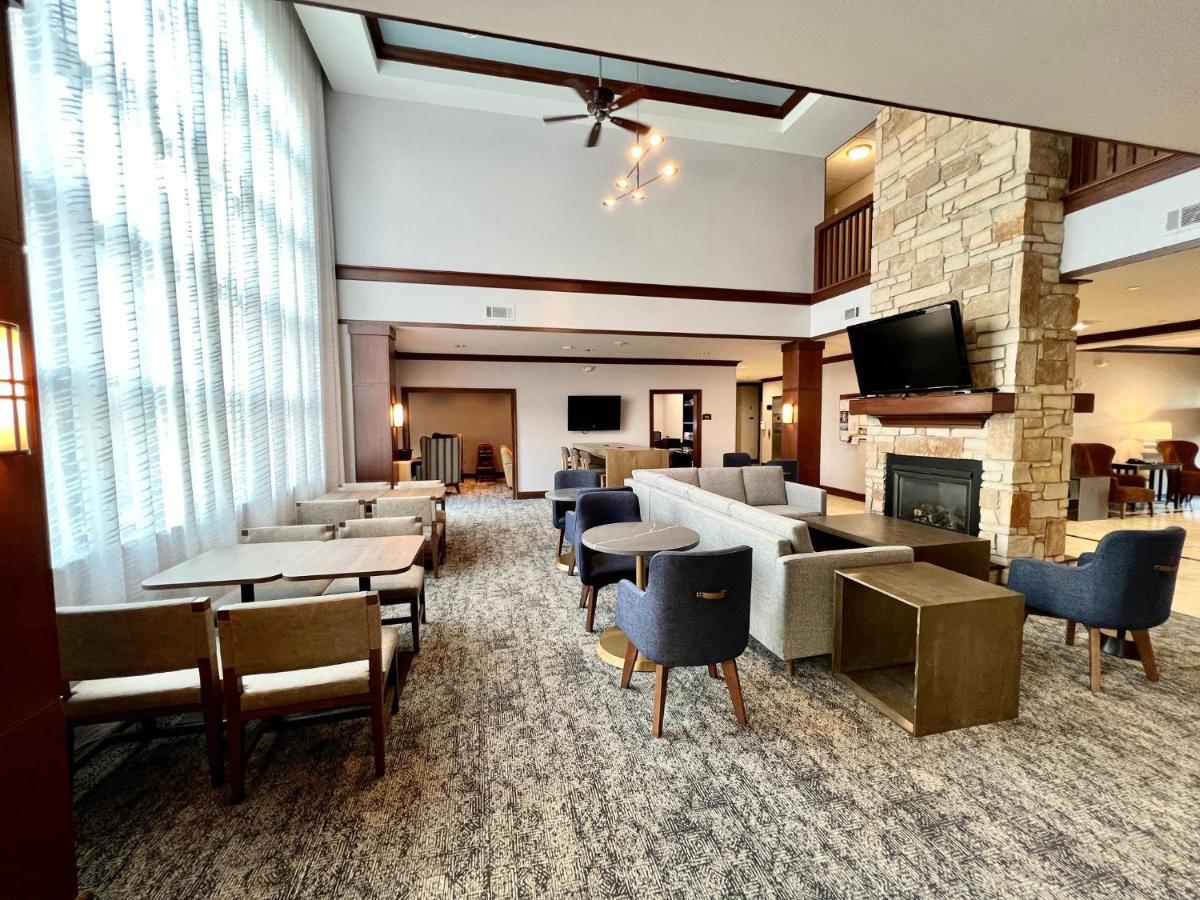 Staybridge Suites Milwaukee West-Oconomowoc By Ihg Exteriér fotografie